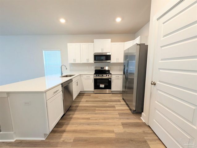 9907 Starling Dr, Pensacola, FL 32506