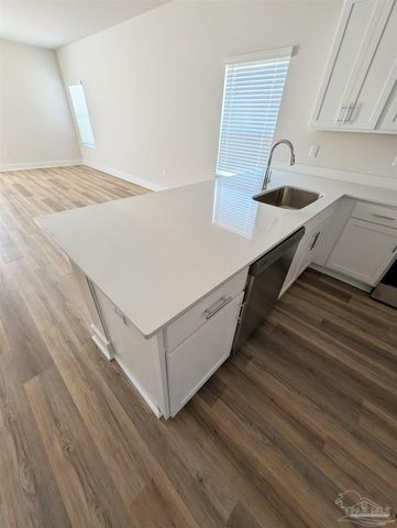 9907 Starling Dr, Pensacola, FL 32506