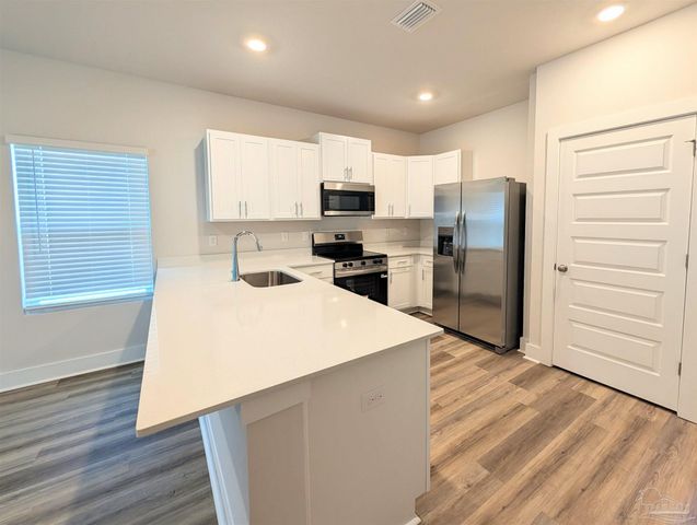 9907 Starling Dr, Pensacola, FL 32506