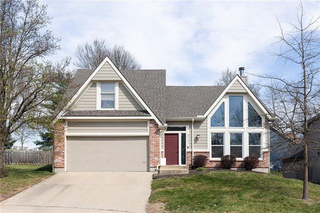 4711 Roundtree Court, Shawnee, KS 66226