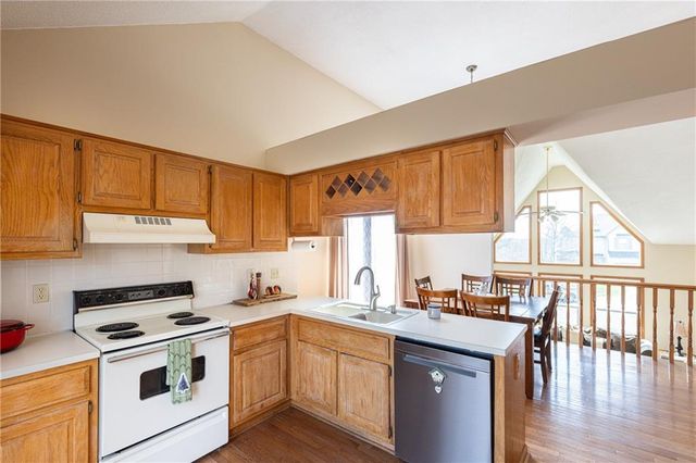 4711 Roundtree Court, Shawnee, KS 66226