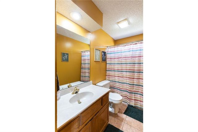 4711 Roundtree Court, Shawnee, KS 66226