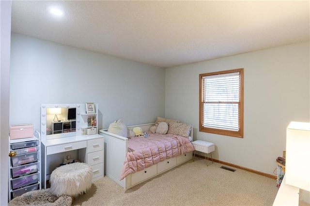 4711 Roundtree Court, Shawnee, KS 66226