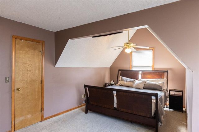 4711 Roundtree Court, Shawnee, KS 66226