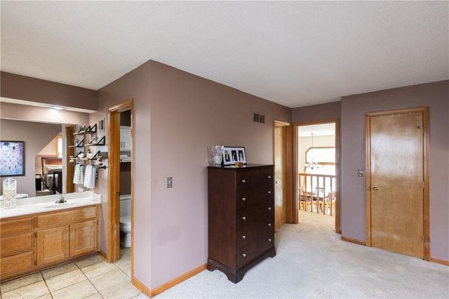 4711 Roundtree Court, Shawnee, KS 66226