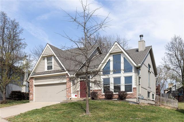 4711 Roundtree Court, Shawnee, KS 66226