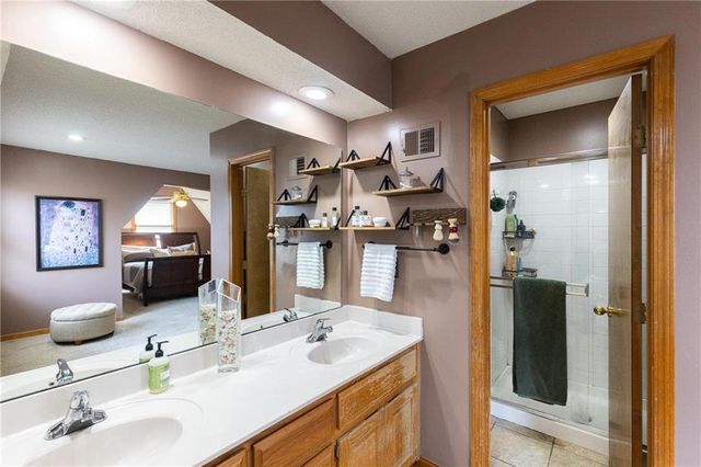 4711 Roundtree Court, Shawnee, KS 66226