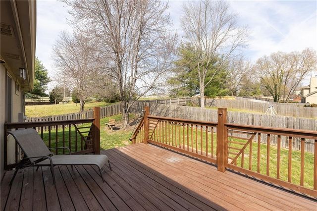 4711 Roundtree Court, Shawnee, KS 66226