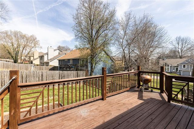4711 Roundtree Court, Shawnee, KS 66226