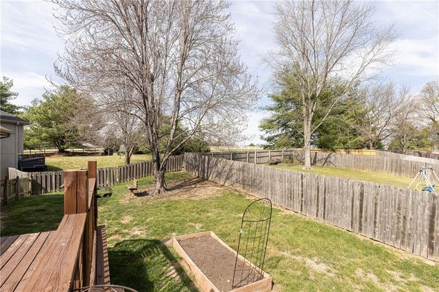 4711 Roundtree Court, Shawnee, KS 66226