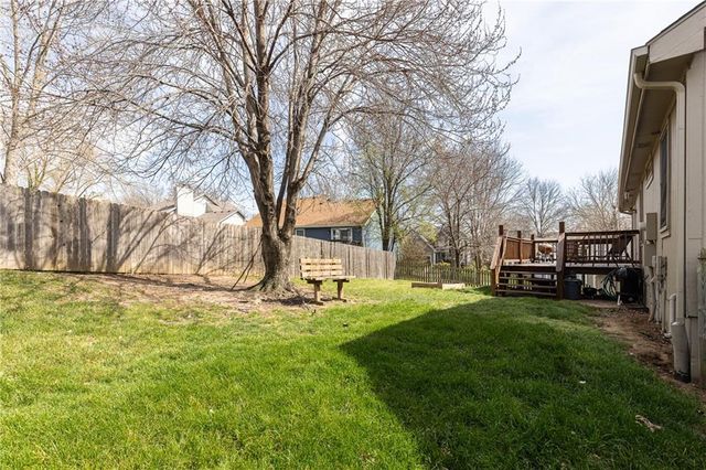 4711 Roundtree Court, Shawnee, KS 66226