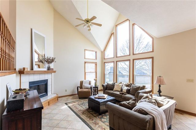 4711 Roundtree Court, Shawnee, KS 66226