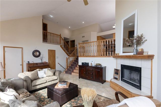 4711 Roundtree Court, Shawnee, KS 66226