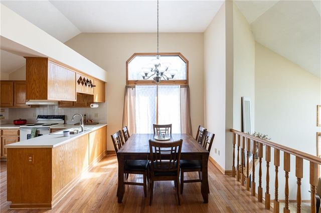 4711 Roundtree Court, Shawnee, KS 66226