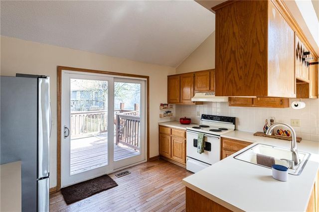 4711 Roundtree Court, Shawnee, KS 66226