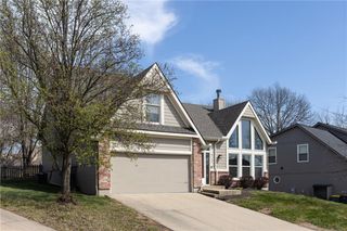4711 Roundtree Court, Shawnee, KS 66226