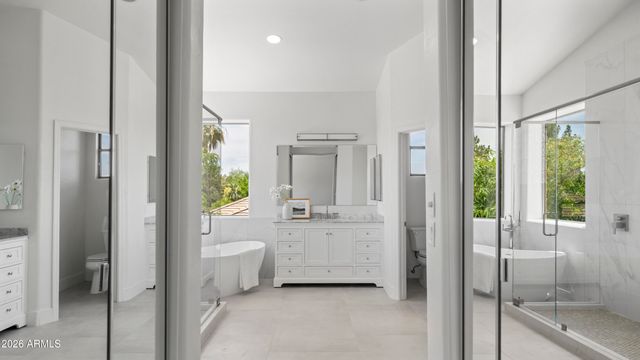 6639 E GELDING Drive, Scottsdale, AZ 85254