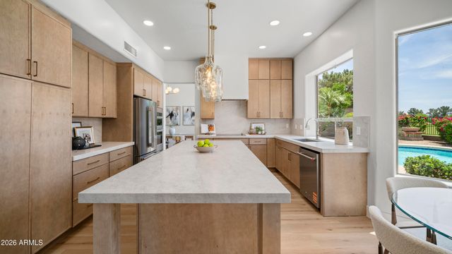 6639 E GELDING Drive, Scottsdale, AZ 85254