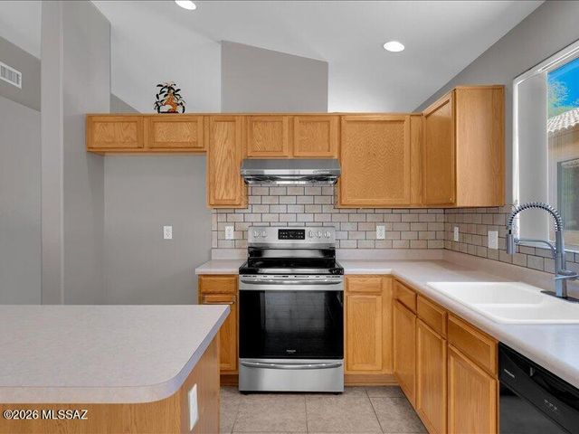 2818 W Medallion Drive, Tucson, AZ 85741