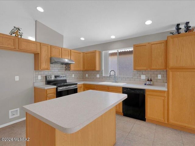 2818 W Medallion Drive, Tucson, AZ 85741