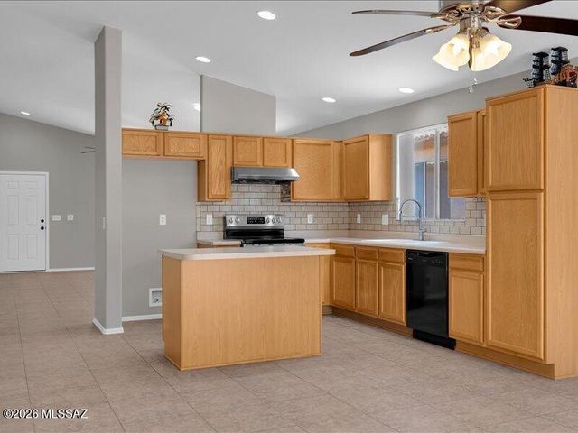 2818 W Medallion Drive, Tucson, AZ 85741