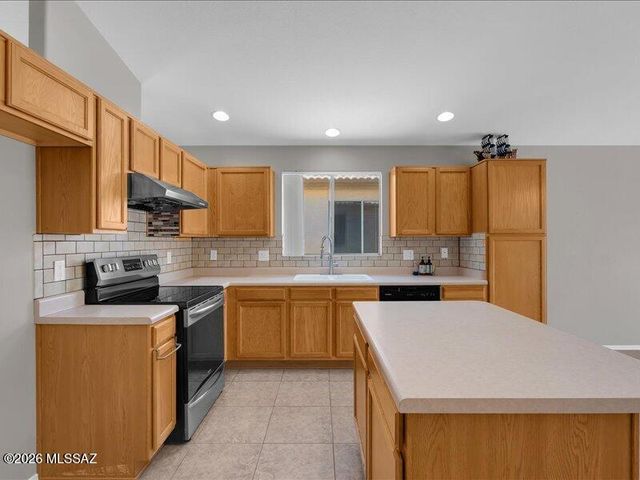 2818 W Medallion Drive, Tucson, AZ 85741