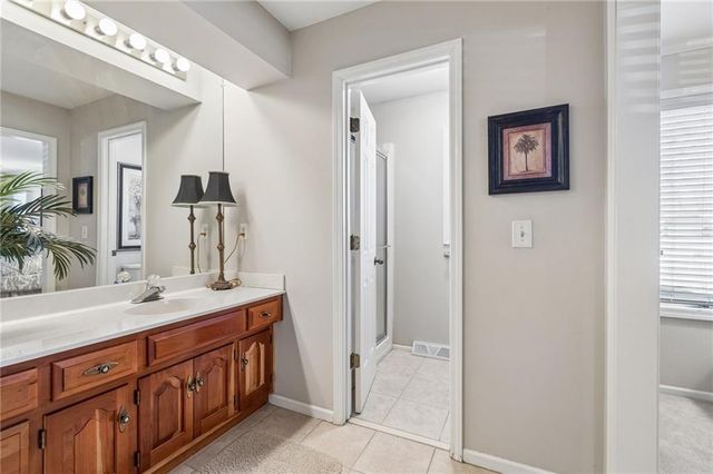 4433 NW Claymont Woods Drive, Gladstone, MO 64116