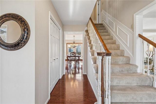 4433 NW Claymont Woods Drive, Gladstone, MO 64116