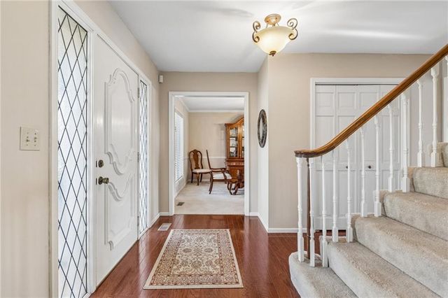 4433 NW Claymont Woods Drive, Gladstone, MO 64116