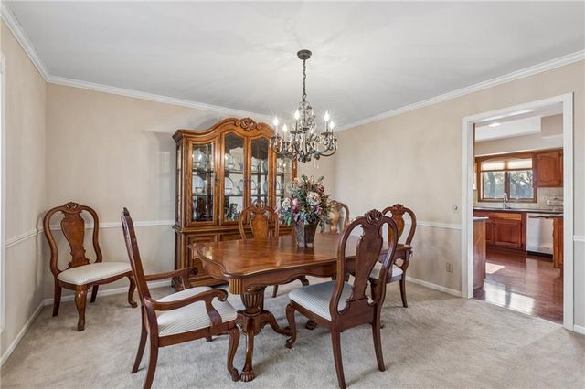 4433 NW Claymont Woods Drive, Gladstone, MO 64116