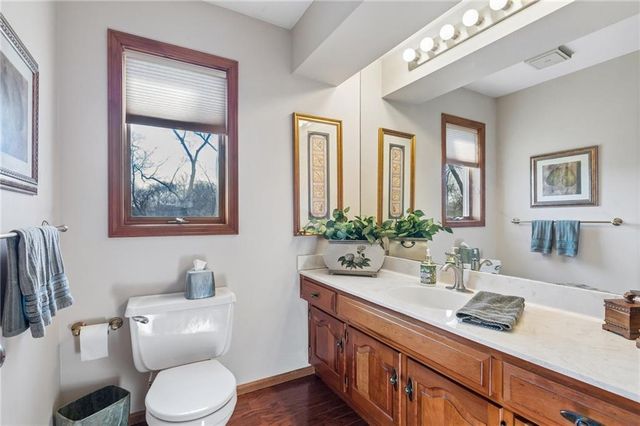 4433 NW Claymont Woods Drive, Gladstone, MO 64116