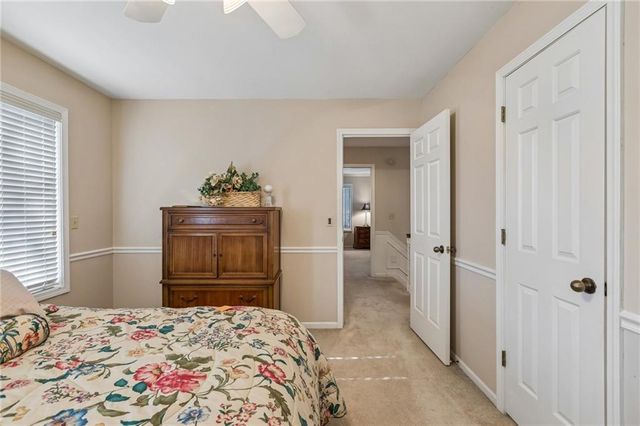 4433 NW Claymont Woods Drive, Gladstone, MO 64116