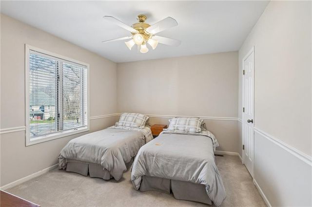 4433 NW Claymont Woods Drive, Gladstone, MO 64116