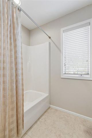 4433 NW Claymont Woods Drive, Gladstone, MO 64116