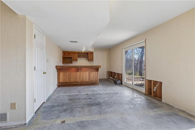 4433 NW Claymont Woods Drive, Gladstone, MO 64116