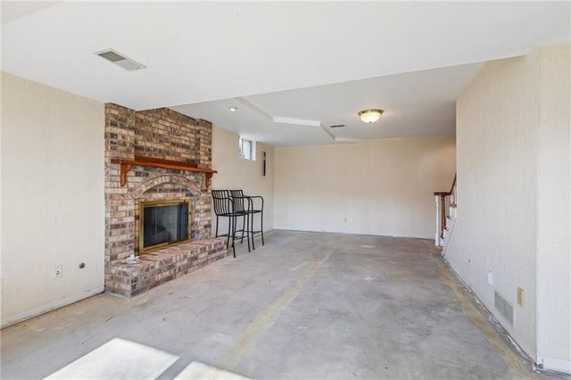 4433 NW Claymont Woods Drive, Gladstone, MO 64116