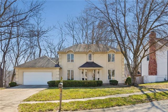 4433 NW Claymont Woods Drive, Gladstone, MO 64116