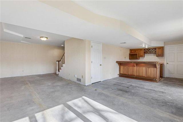 4433 NW Claymont Woods Drive, Gladstone, MO 64116