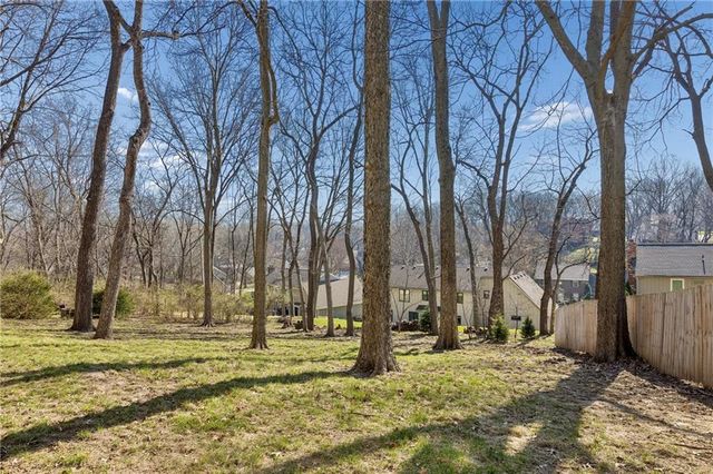 4433 NW Claymont Woods Drive, Gladstone, MO 64116