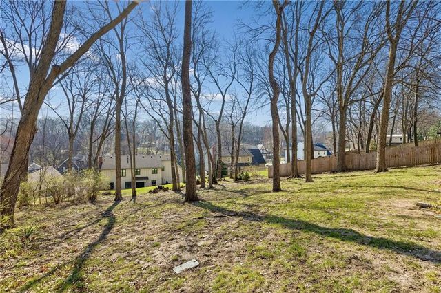 4433 NW Claymont Woods Drive, Gladstone, MO 64116