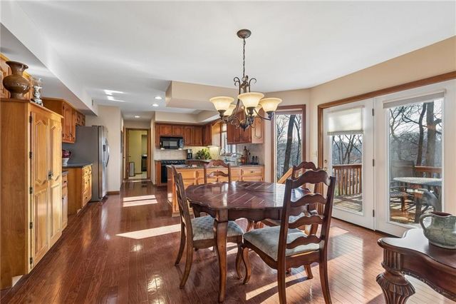 4433 NW Claymont Woods Drive, Gladstone, MO 64116