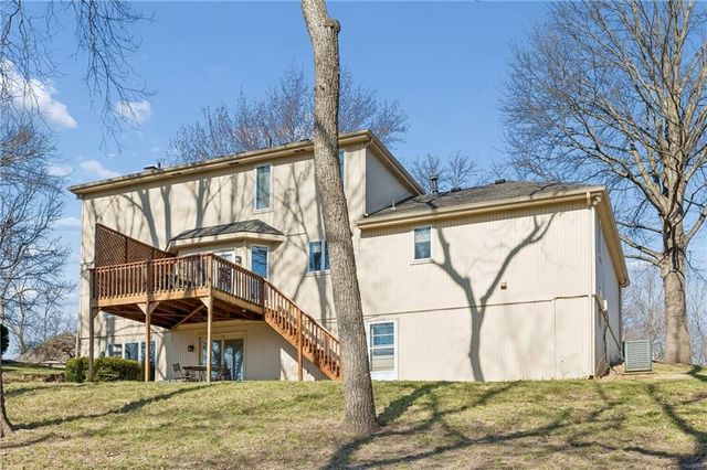 4433 NW Claymont Woods Drive, Gladstone, MO 64116