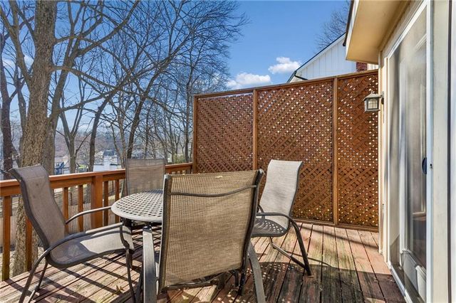 4433 NW Claymont Woods Drive, Gladstone, MO 64116