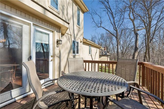 4433 NW Claymont Woods Drive, Gladstone, MO 64116