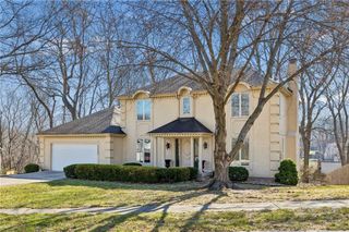 4433 NW Claymont Woods Drive, Gladstone, MO 64116