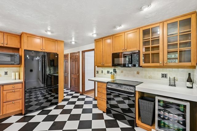 60 Wheeler Rd, Stow, MA 01775