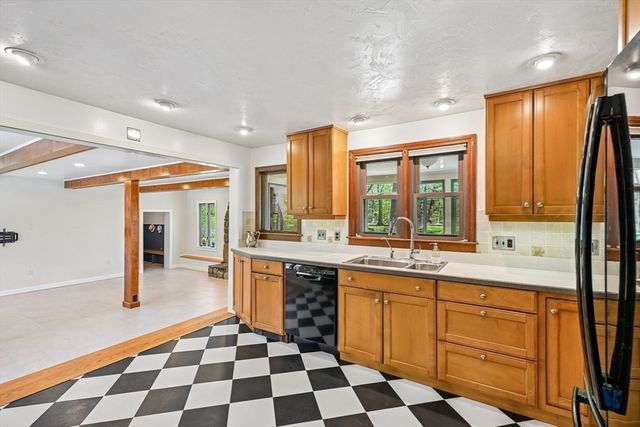 60 Wheeler Rd, Stow, MA 01775