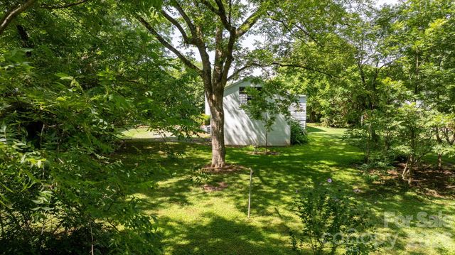 608 1st Street W, Conover, NC 28613