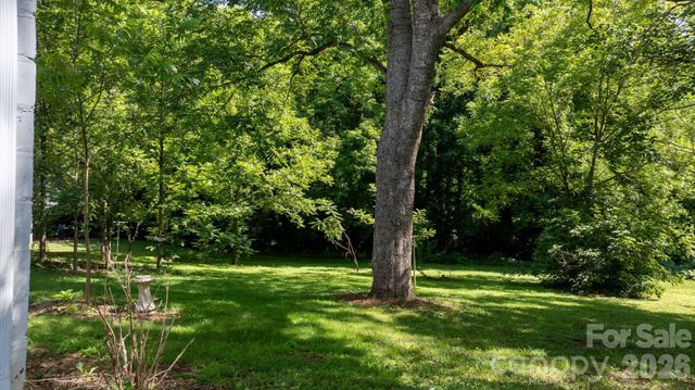 608 1st Street W, Conover, NC 28613