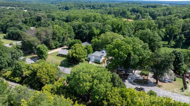 608 1st Street W, Conover, NC 28613